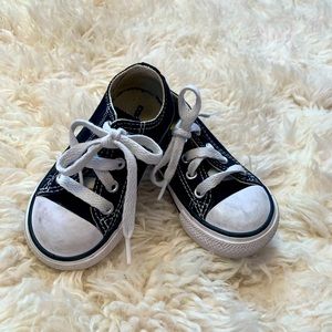 Converse toddler low top black & white size 5